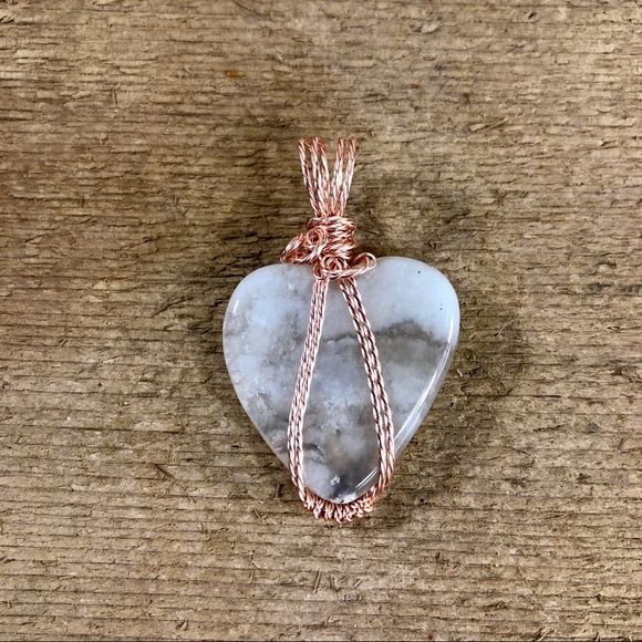 Chalcedony Agate Heart Necklace Pendant - Picture 1 of 5